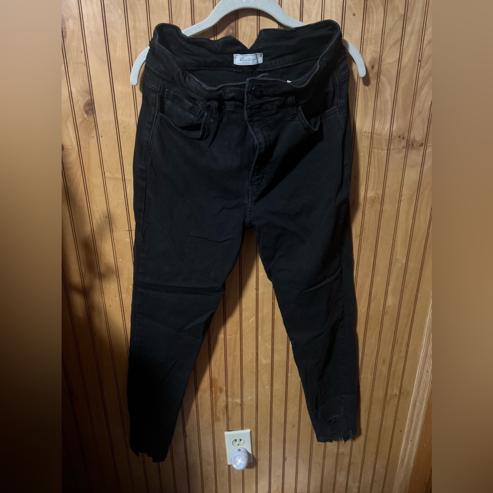 Skinny jeans, with distressed bottoms